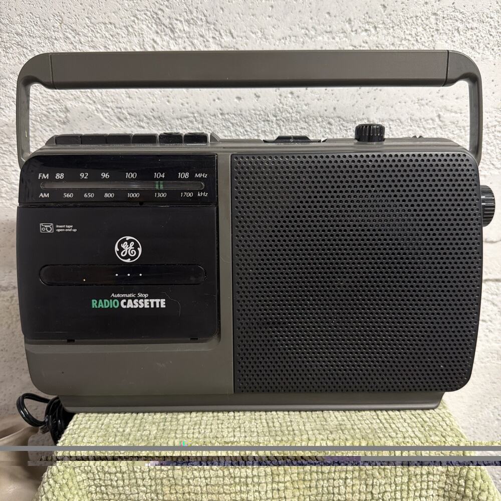 Vintage GE AM/FM Radio Cassette Recorder Portable Model 3-5264A Tested And Works